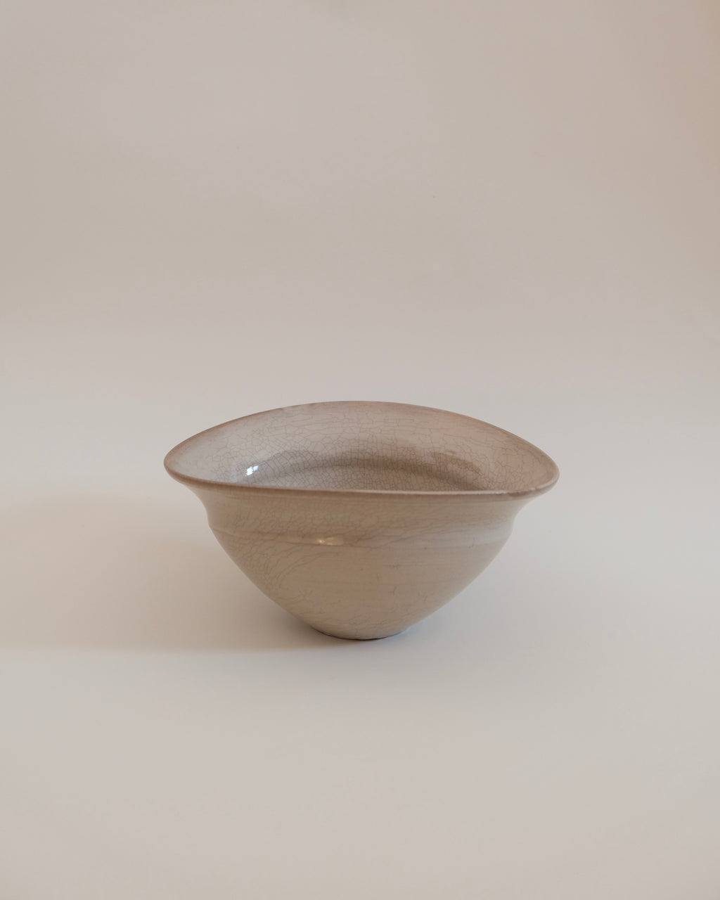 Fuminari Araga | Crackled Kohiki Basin-Shaped Large Bowl