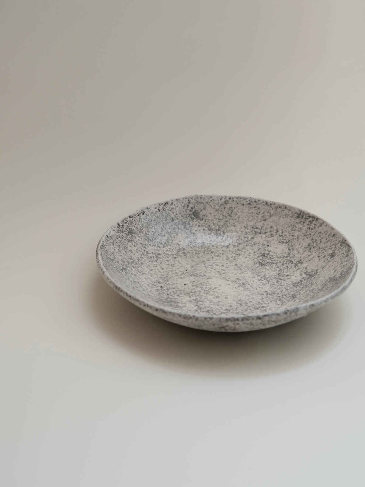 Zhou Yuxuan | Shallow Round Plate