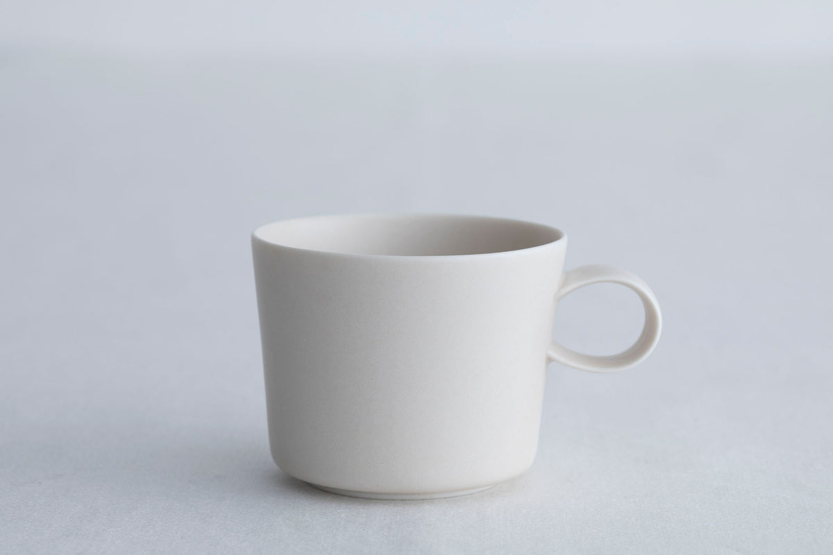 yumiko iihoshi | unjour cup in beige