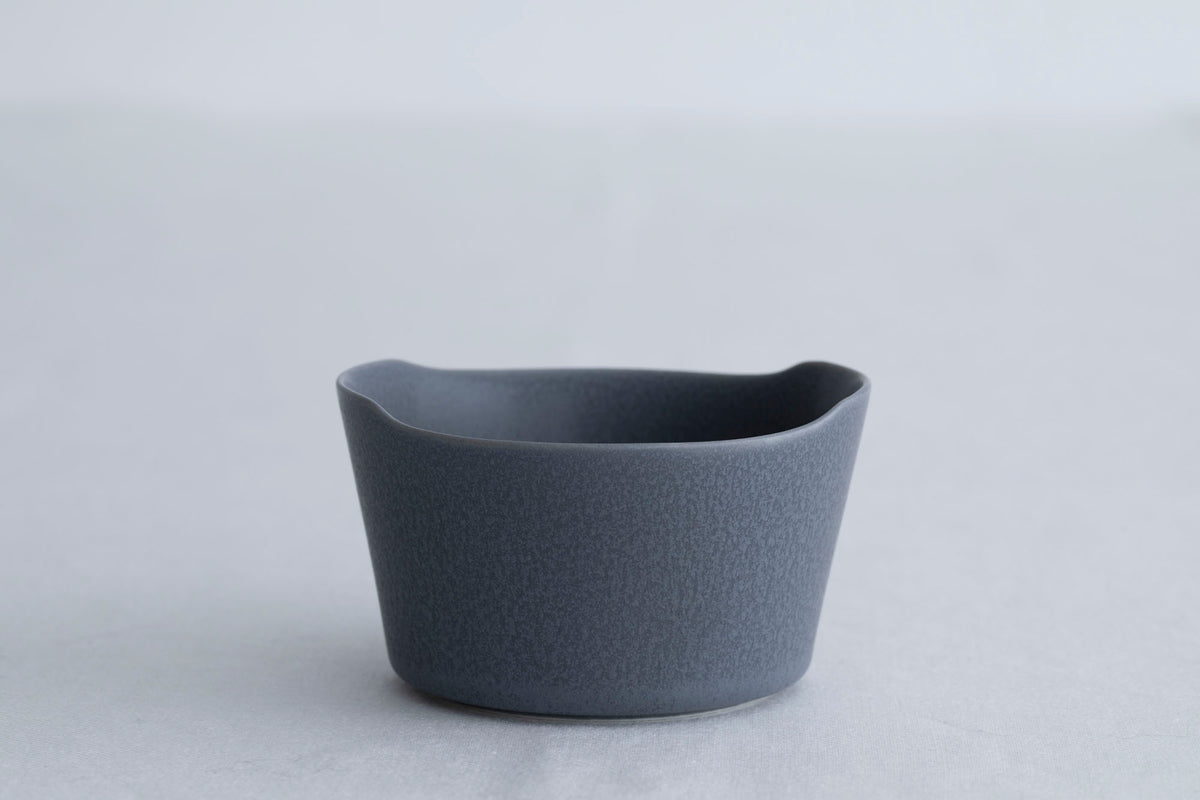yumiko iihoshi | unjour bowl in dark gray
