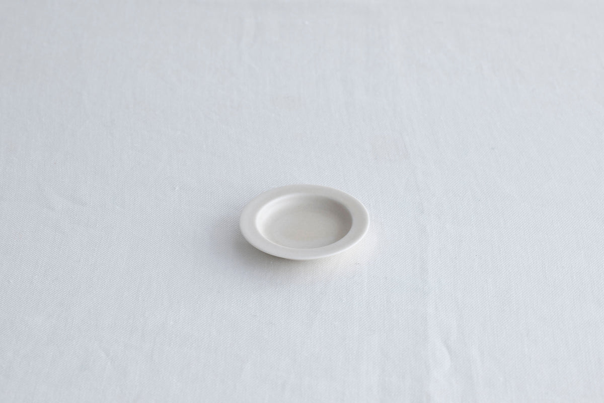 yumiko iihoshi | unjour plate in beige