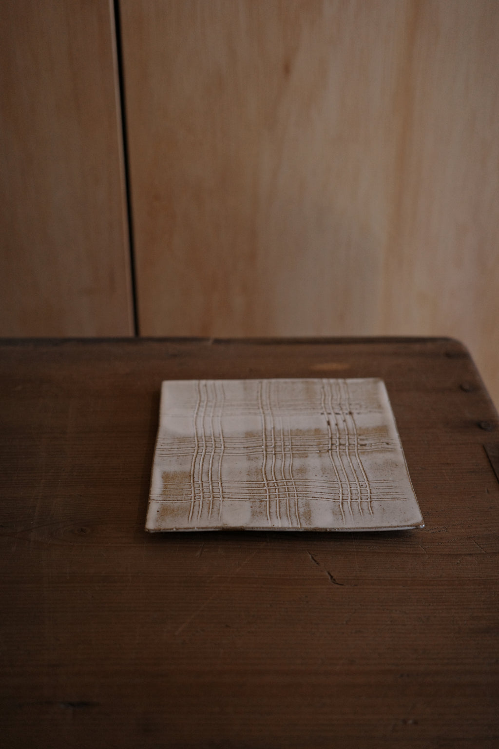 Solinii | Textured Checks Flat Plate
