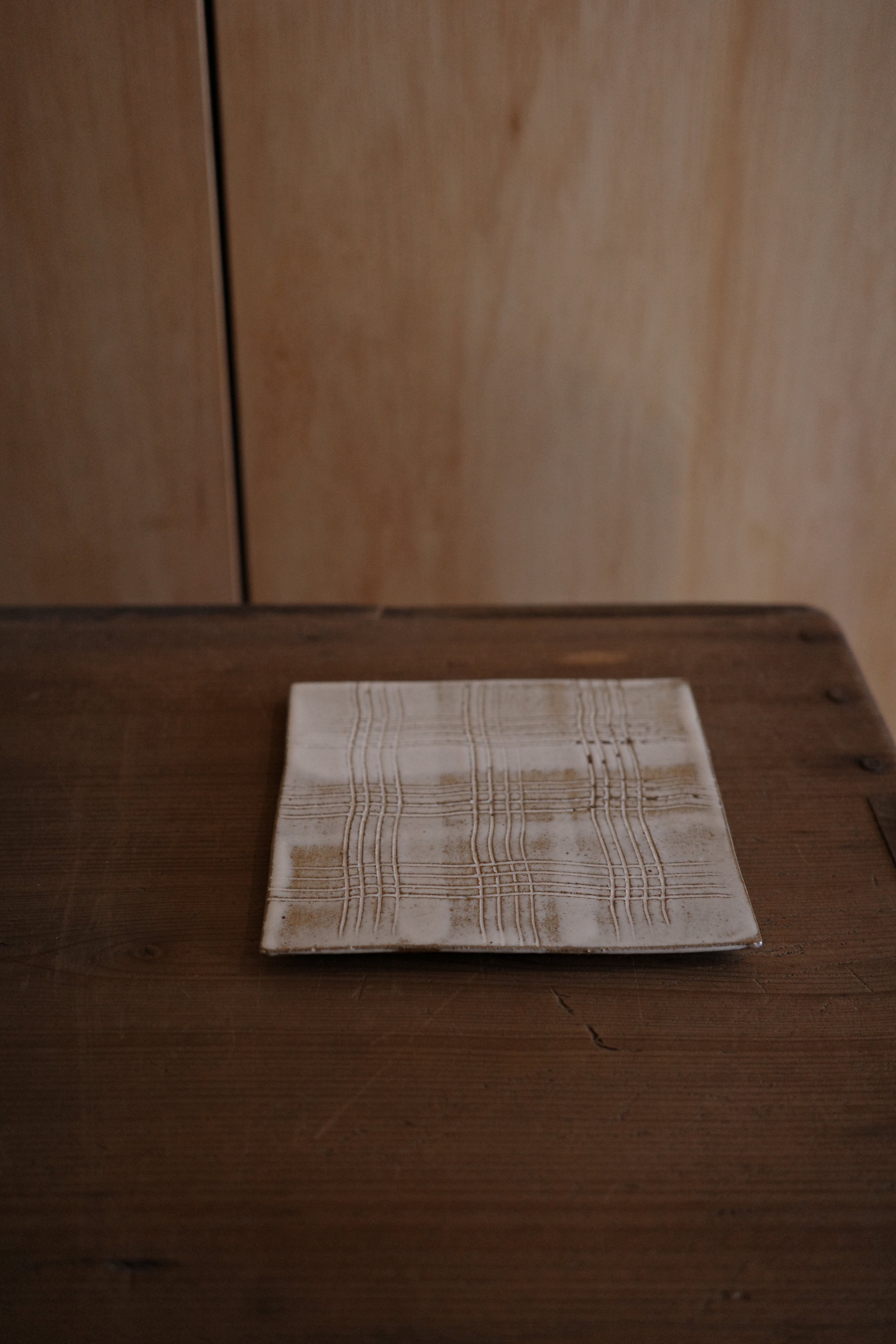 Solinii | Textured Checks Flat Plate