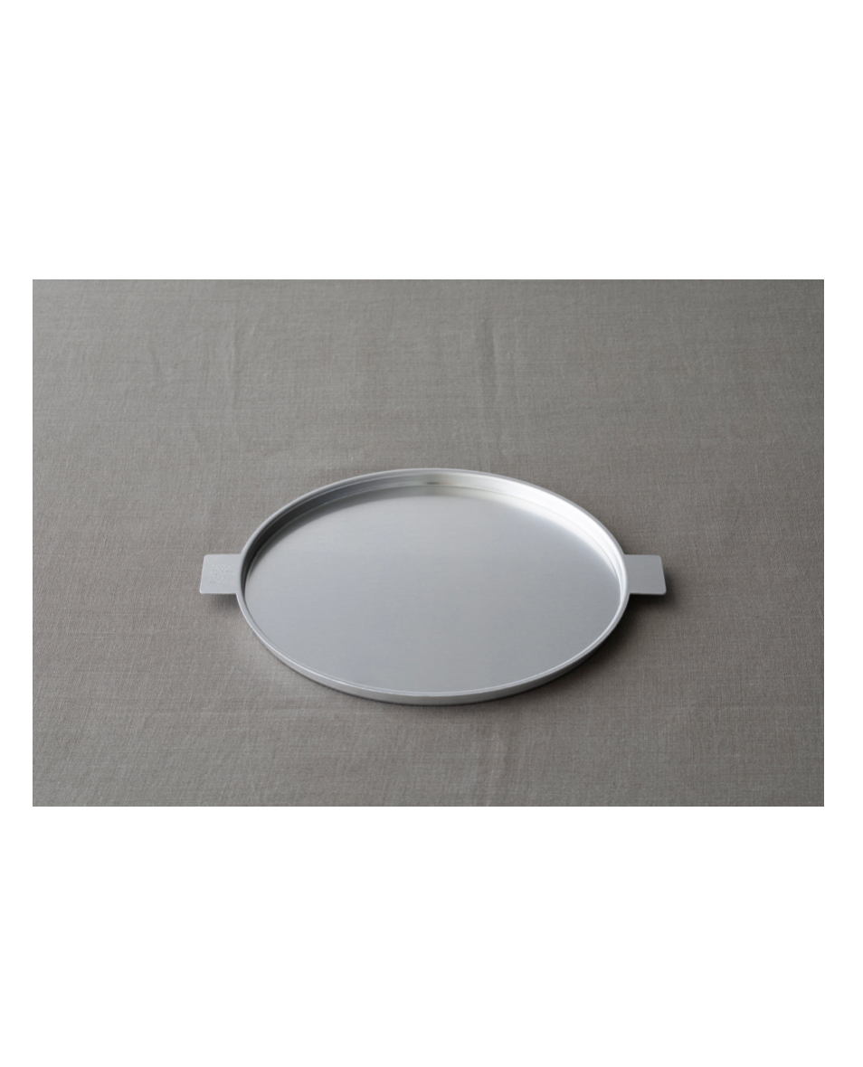 yumiko iihoshi | round aluminium tray