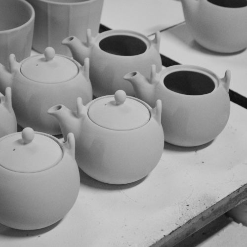 Lolo Saliu | YUI Wooden Handle Teapot